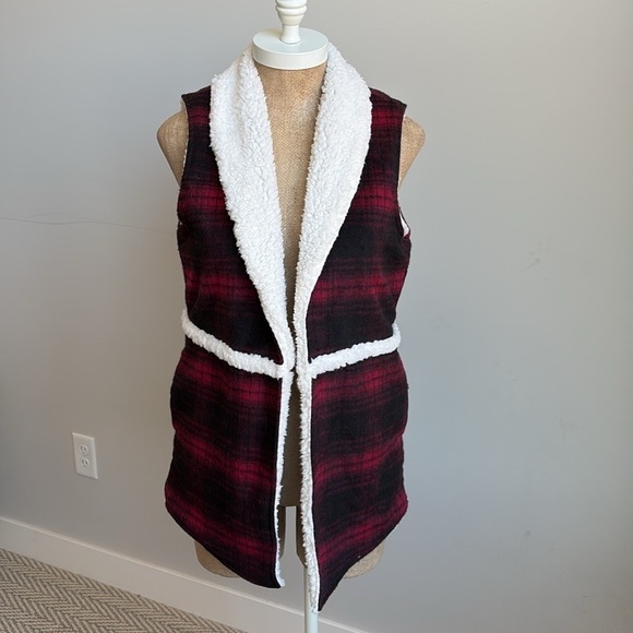 Maurices Plaid Sherpa Trim Vest Small NEW! - Picture 6 of 7